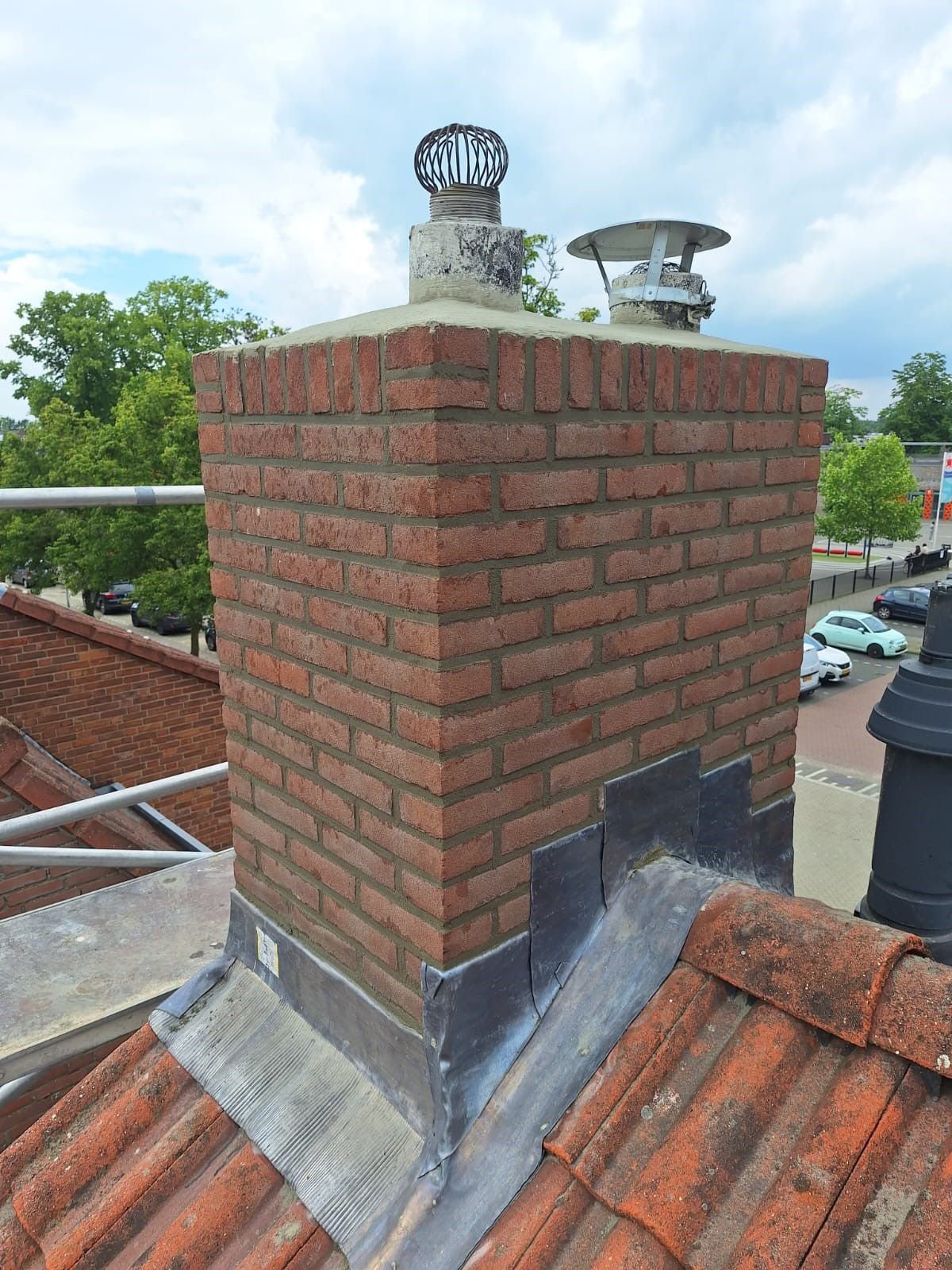 Schoorsteen reparatie op dak